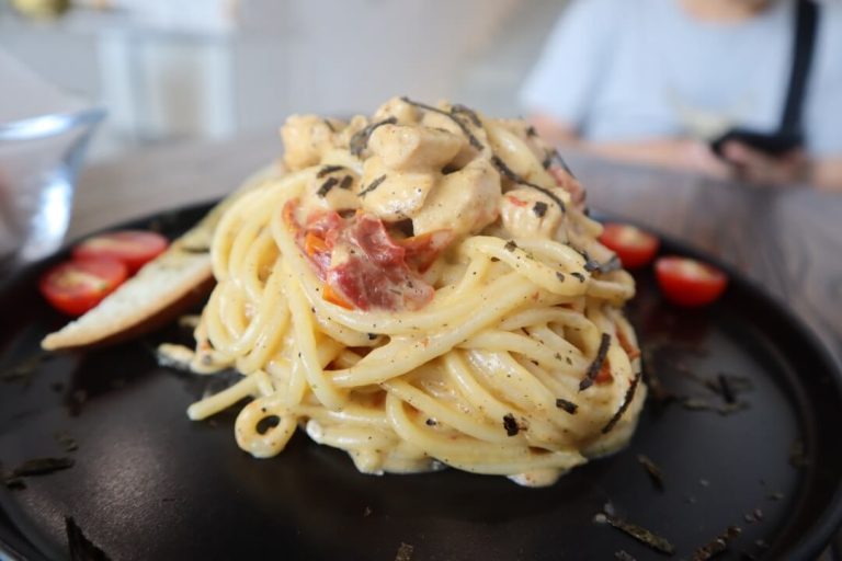 carbonara-pasta-mito-124418-768x512 plato de espaguetthi a la carbonara mercado de chamartin