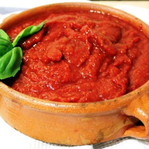 salsa de tomate y albahaca
